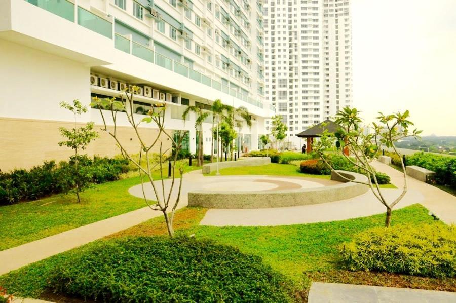 Affordable Makati Serviced Apartments Манила Экстерьер фото