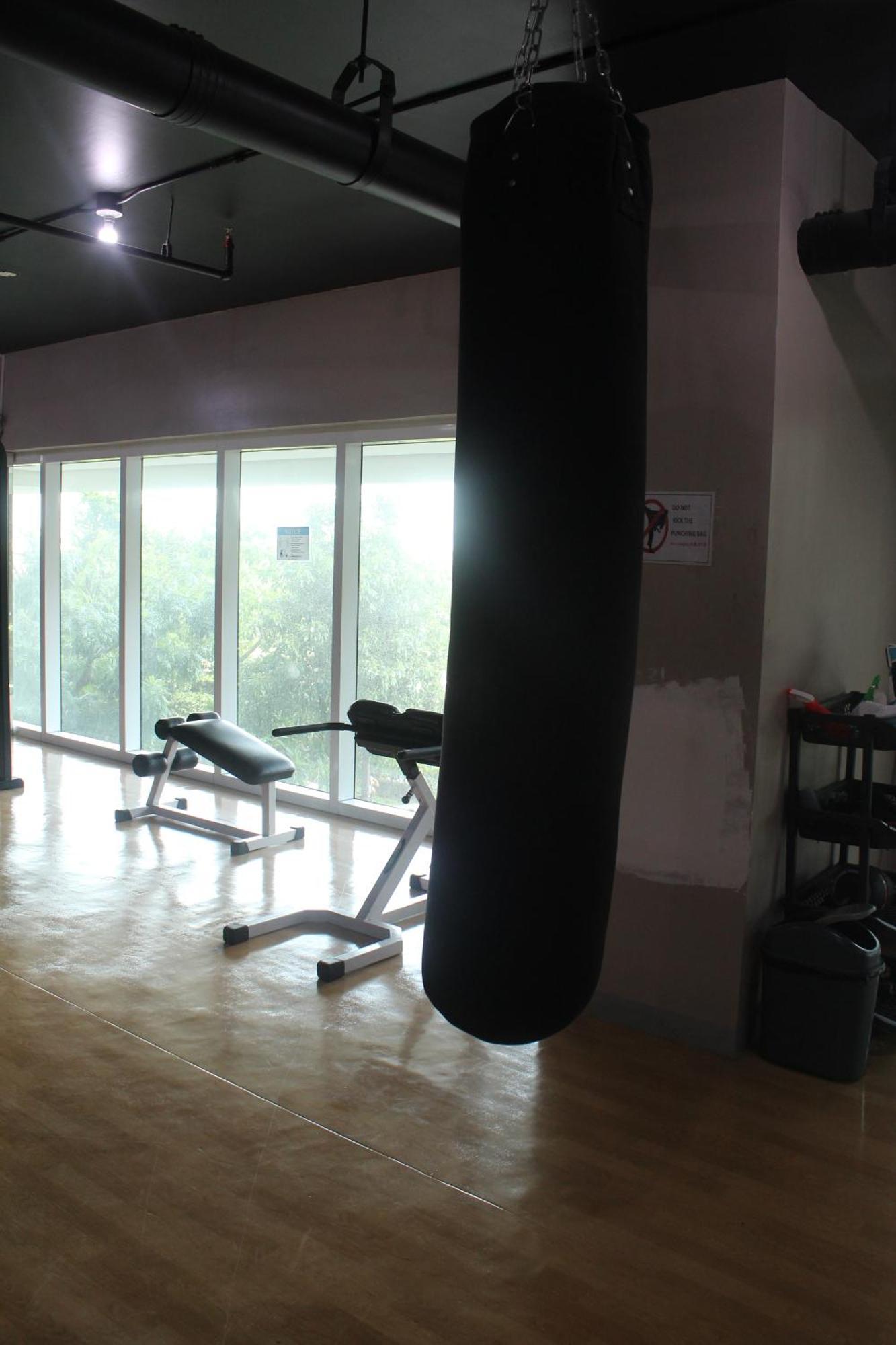 Affordable Makati Serviced Apartments Манила Экстерьер фото