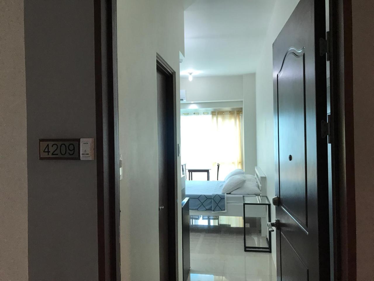 Affordable Makati Serviced Apartments Манила Экстерьер фото
